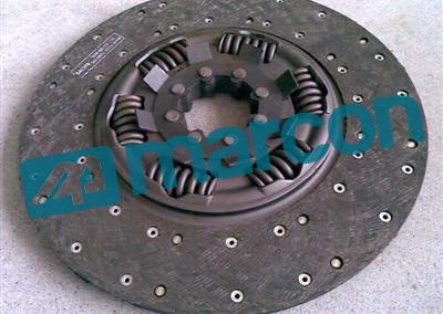 5584.03 – 1878 000 635:80S – DISCO DE EMBREAGEM REMANUFATURADO. VOLVO (DISCO INTERNO COM ANEL TRAVA (ARANHA)) – ANO 2003 E SEGUINTES